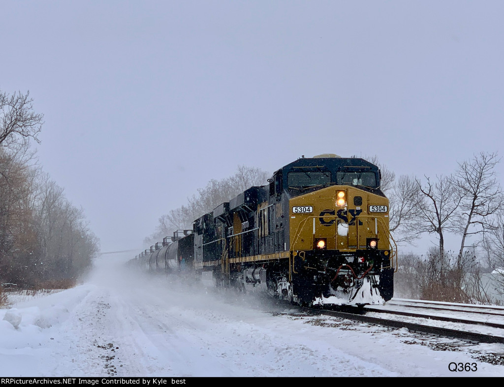 CSX 5304 on Q363